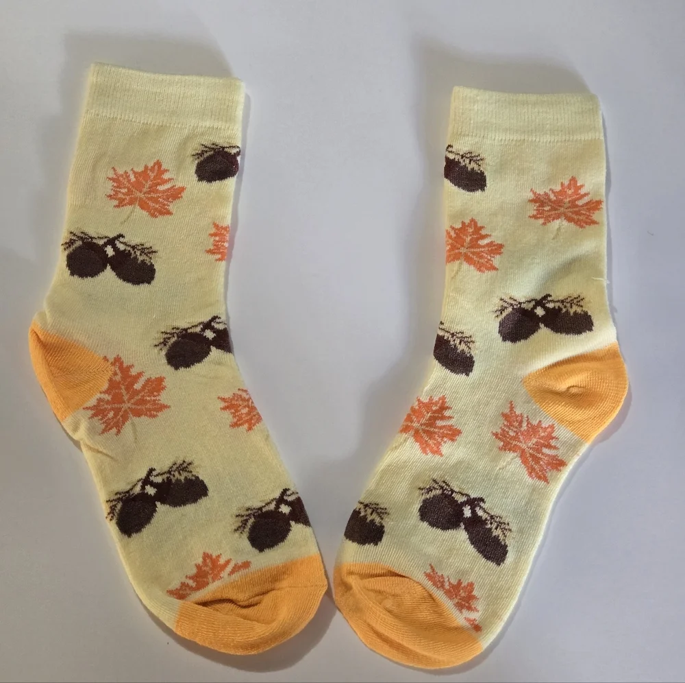 🍒🍒 Autumn Leaf Patterned Mid Tube Socks
